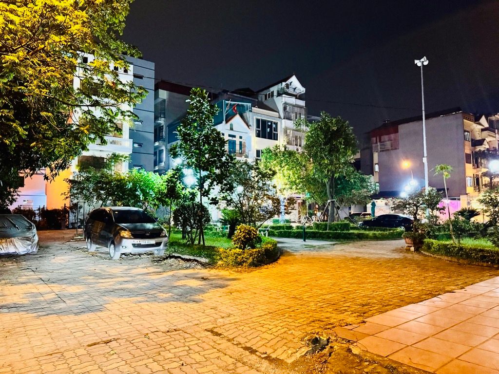 Bán nhà Yên Sở - diện tích 49,8m2 3 tầng - Ô tô tránh - giá 17,5 tỷ