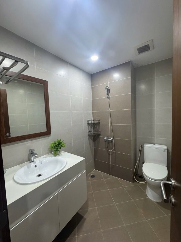 Bán nhà Đại Từ - diện tích 102m2 9 tầng - Căn hộ CC Eco Lake View - giá 9,4 tỷ