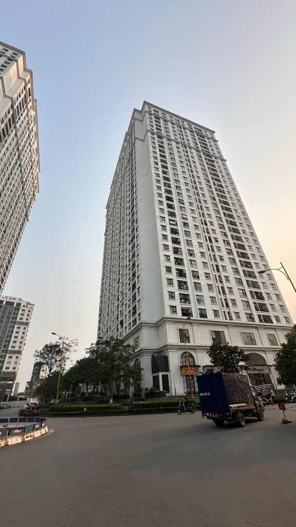 Bán nhà Đại Từ - diện tích 102m2 9 tầng - Căn hộ CC Eco Lake View - giá 9,4 tỷ