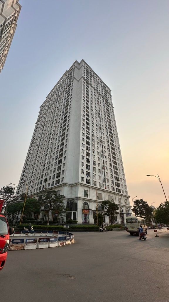 Bán nhà Đại Từ - diện tích 102m2 9 tầng - Căn hộ CC Eco Lake View - giá 9,4 tỷ