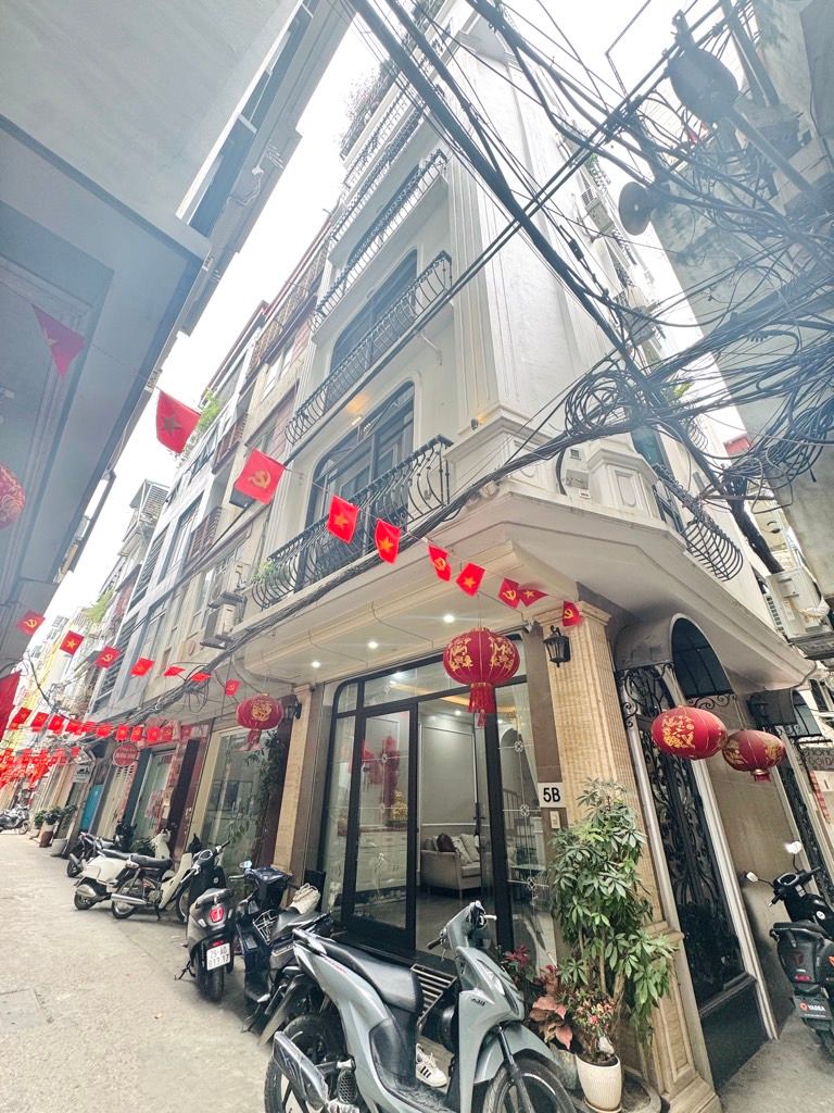 Bán nhà Thái Thịnh - diện tích 35,5m2 3 tầng - Ô TÔ QUA NHÀ - giá 23 tỷ