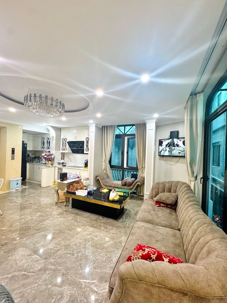 Bán nhà Thái Thịnh - diện tích 35,5m2 3 tầng - Ô TÔ QUA NHÀ - giá 23 tỷ