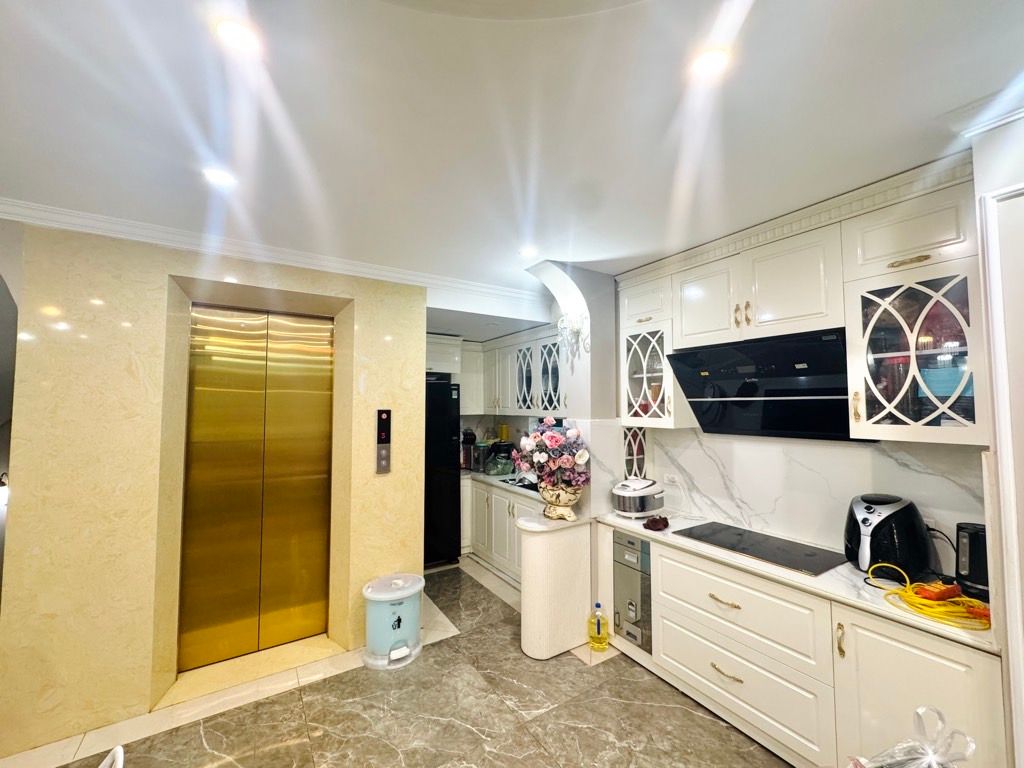 Bán nhà Thái Thịnh - diện tích 35,5m2 3 tầng - Ô TÔ QUA NHÀ - giá 23 tỷ