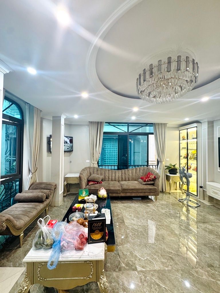 Bán nhà Thái Thịnh - diện tích 35,5m2 3 tầng - Ô TÔ QUA NHÀ - giá 23 tỷ