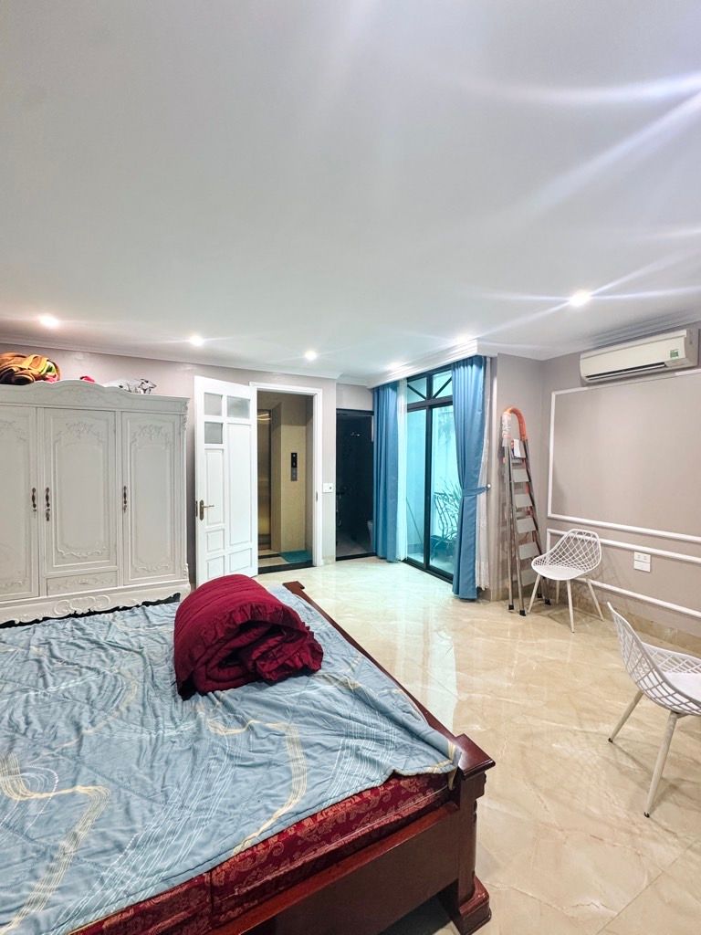 Bán nhà Thái Thịnh - diện tích 35,5m2 3 tầng - Ô TÔ QUA NHÀ - giá 23 tỷ