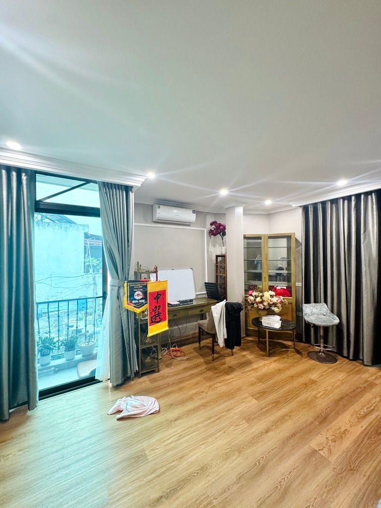 Bán nhà Thái Thịnh - diện tích 35,5m2 3 tầng - Ô TÔ QUA NHÀ - giá 23 tỷ