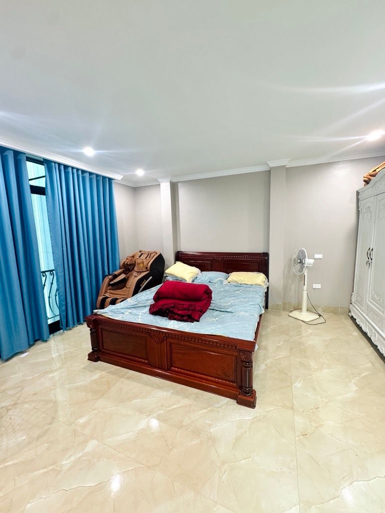 Bán nhà Thái Thịnh - diện tích 35,5m2 3 tầng - Ô TÔ QUA NHÀ - giá 23 tỷ