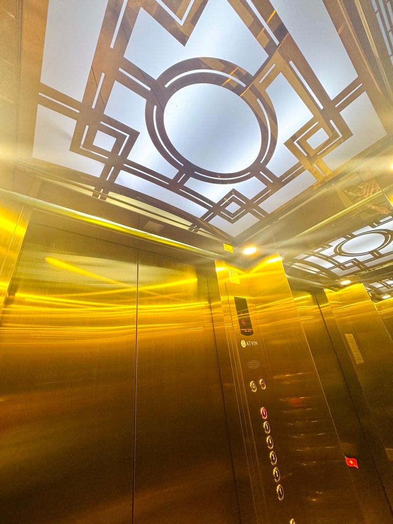 Bán nhà Thái Thịnh - diện tích 35,5m2 3 tầng - Ô TÔ QUA NHÀ - giá 23 tỷ