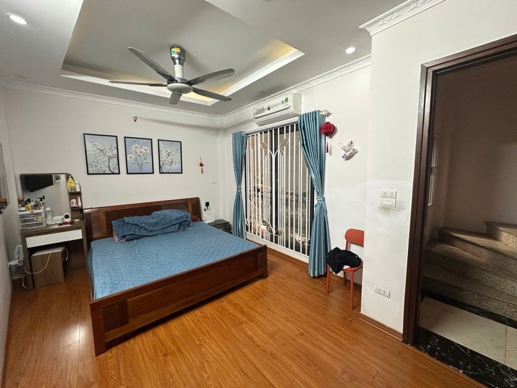 Bán nhà Trương Định - diện tích 50m2 5 tầng - ô tô tránh - giá 9,6 tỷ