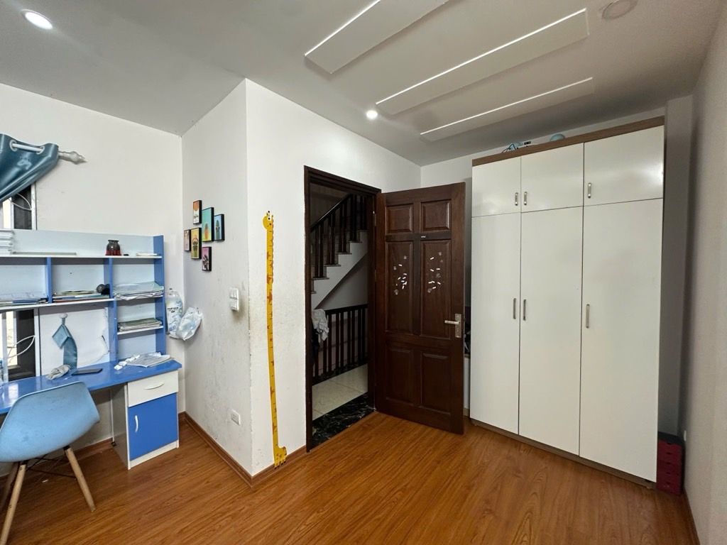 Bán nhà Trương Định - diện tích 50m2 5 tầng - ô tô tránh - giá 9,6 tỷ