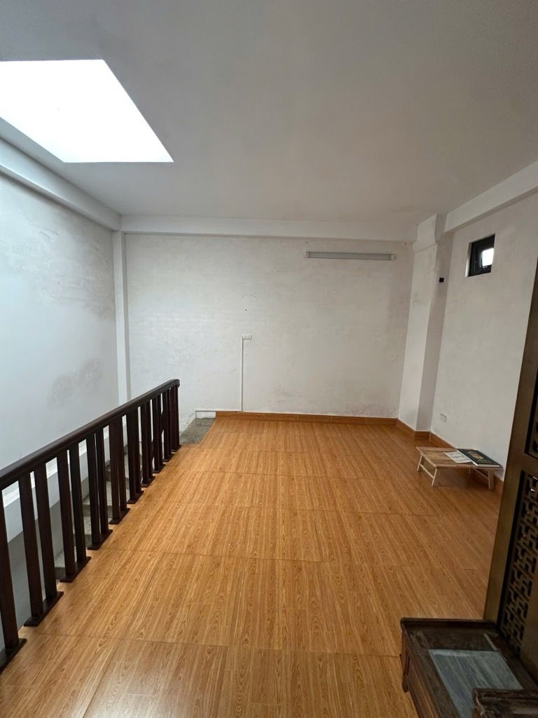 Bán nhà Trương Định - diện tích 50m2 5 tầng - ô tô tránh - giá 9,6 tỷ