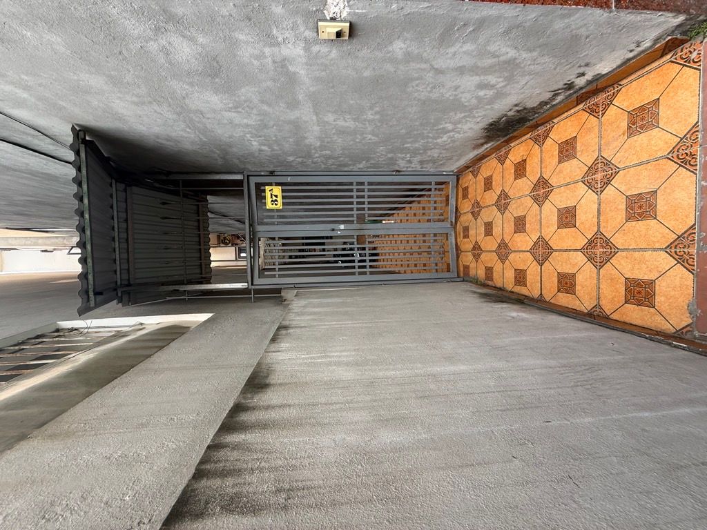 Bán nhà Trương Định - diện tích 50m2 5 tầng - ô tô tránh - giá 9,6 tỷ