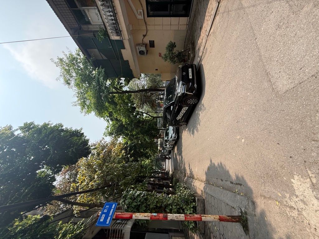 Bán nhà Trương Định - diện tích 50m2 5 tầng - ô tô tránh - giá 9,6 tỷ