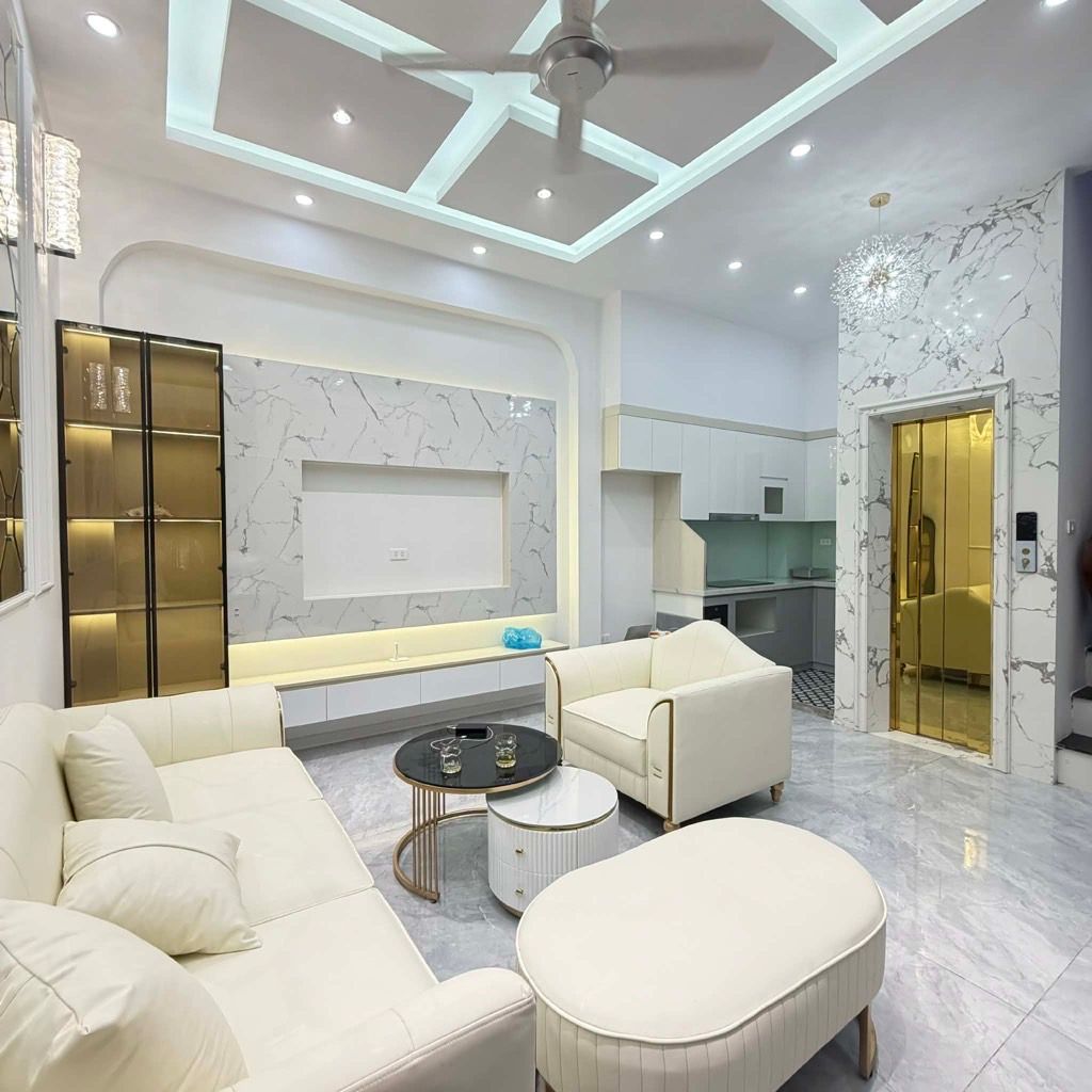 Bán nhà Đê La Thành - diện tích 31.2m2 6 tầng - Ô TÔ ĐỖ CỔNG QUA NHÀ - giá 11,8 tỷ