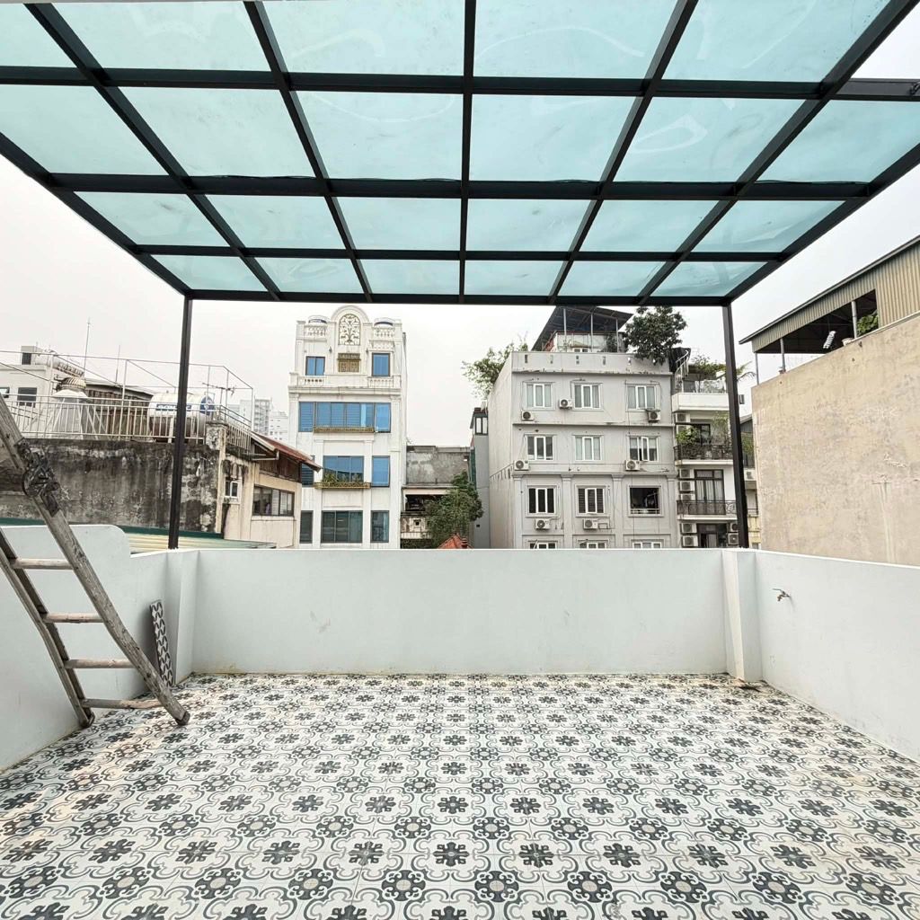 Bán nhà Đê La Thành - diện tích 31.2m2 6 tầng - Ô TÔ ĐỖ CỔNG QUA NHÀ - giá 11,8 tỷ