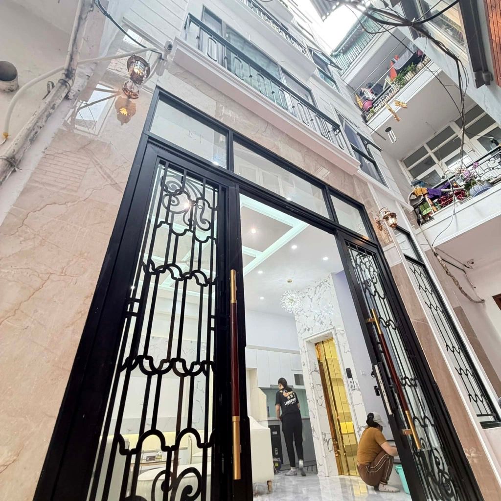 Bán nhà Đê La Thành - diện tích 31.2m2 6 tầng - Ô TÔ ĐỖ CỔNG QUA NHÀ - giá 11,8 tỷ