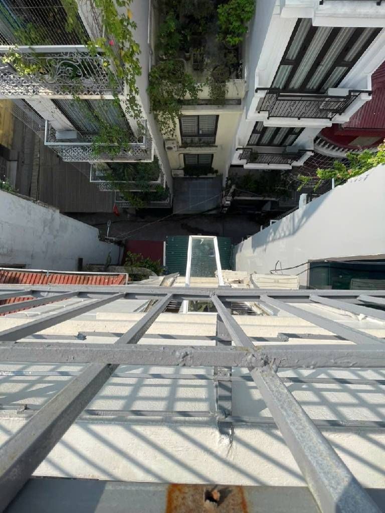 Bán nhà Tân Mai - diện tích 71m2 6 tầng - Ô Tô Đỗ Cửa - giá 20,9 tỷ