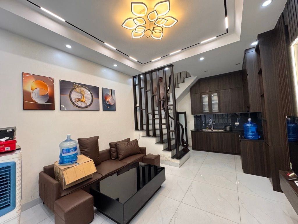 Bán nhà Kim Ngưu - diện tích 27m2 4 tầng - ô tô tránh - giá 13,9 tỷ