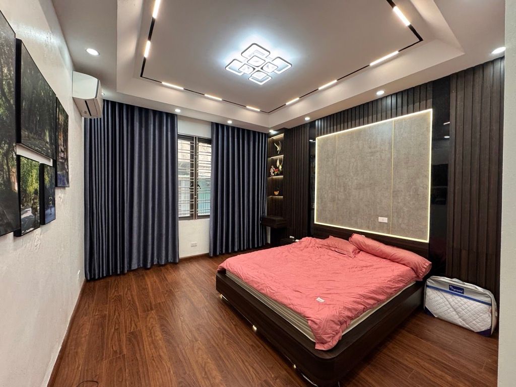 Bán nhà Kim Ngưu - diện tích 27m2 4 tầng - ô tô tránh - giá 13,9 tỷ