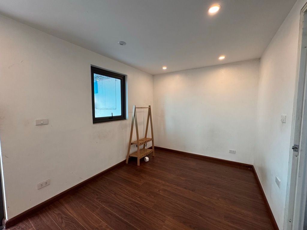 Bán nhà Kim Ngưu - diện tích 27m2 4 tầng - ô tô tránh - giá 13,9 tỷ