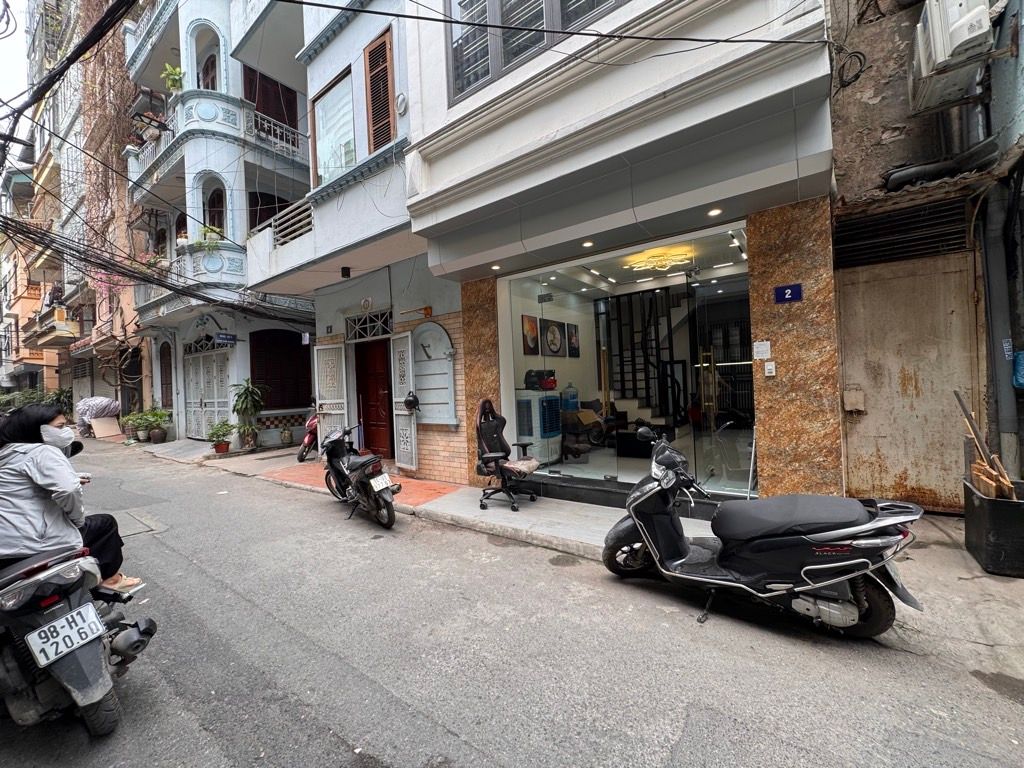 Bán nhà Kim Ngưu - diện tích 27m2 4 tầng - ô tô tránh - giá 13,9 tỷ