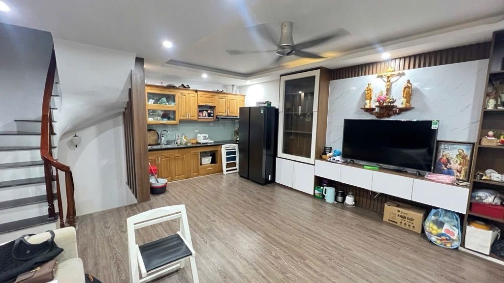 Bán nhà Kim Giang - diện tích 30m2 5 tầng - Ngõ thông - giá 8,9 tỷ