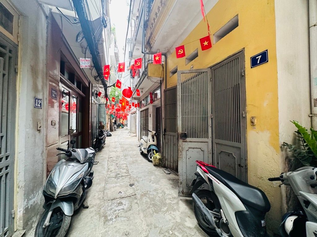 Bán nhà Hoàng Ngân - diện tích 64.5m2 5 tầng - ô tô đỗ cửa - giá 15 tỷ