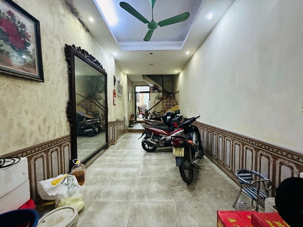 Bán nhà Hoàng Ngân - diện tích 64.5m2 5 tầng - ô tô đỗ cửa - giá 15 tỷ