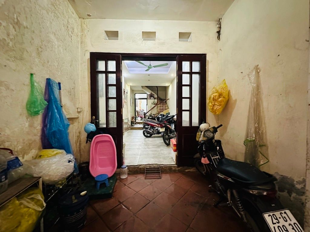 Bán nhà Hoàng Ngân - diện tích 64.5m2 5 tầng - ô tô đỗ cửa - giá 15 tỷ