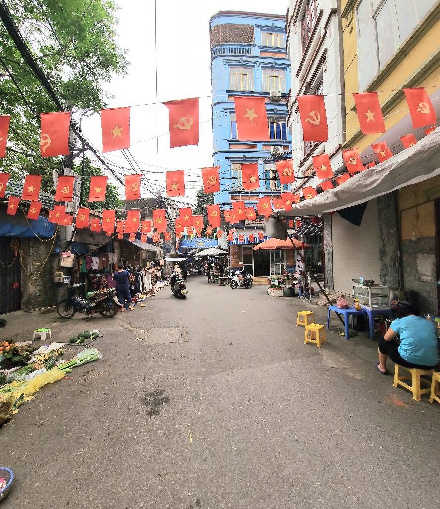 Bán nhà Trường Chinh - diện tích 24m2 3 tầng - Lô góc, ô tô tránh - giá 5 tỷ