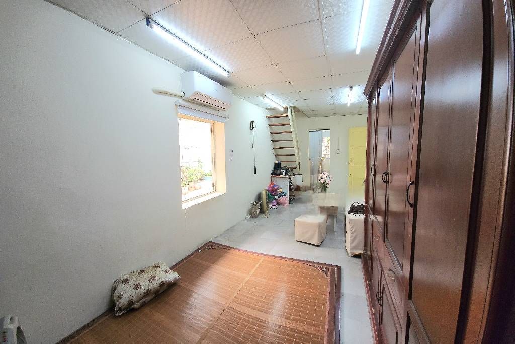 Bán nhà Bạch Mai - diện tích 82m2 2 tầng - ô tô đi qua nhà - giá 5 tỷ