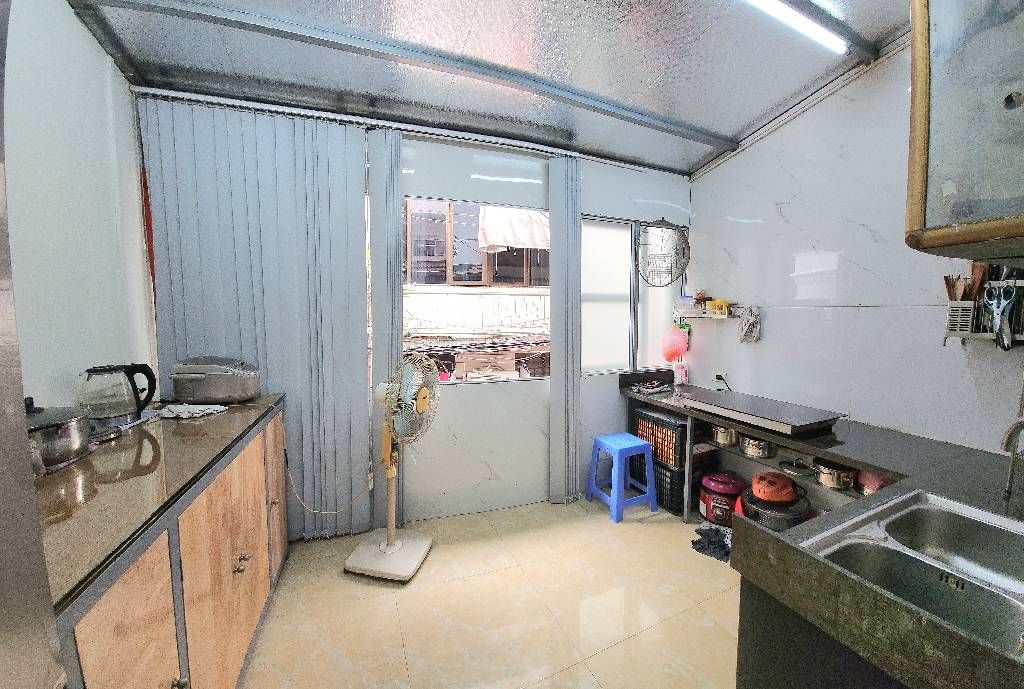 Bán nhà Bạch Mai - diện tích 82m2 2 tầng - ô tô đi qua nhà - giá 5 tỷ