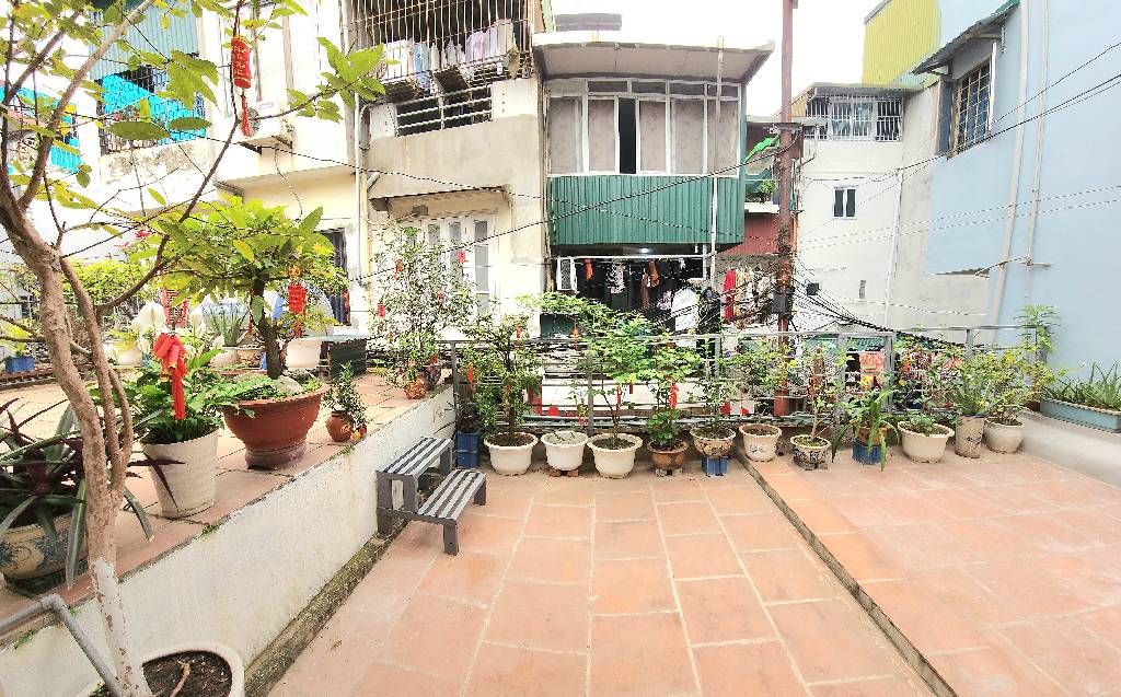 Bán nhà Bạch Mai - diện tích 82m2 2 tầng - ô tô đi qua nhà - giá 5 tỷ