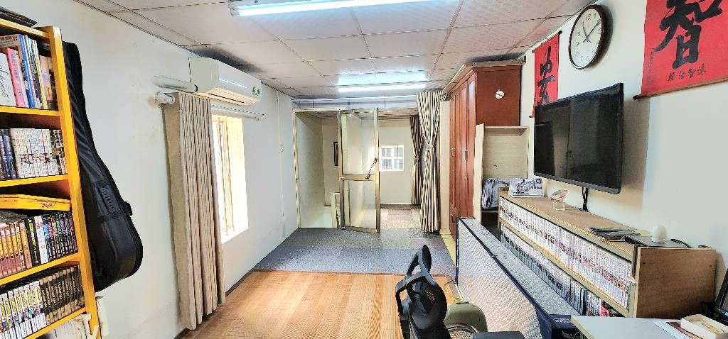 Bán nhà Bạch Mai - diện tích 82m2 2 tầng - ô tô đi qua nhà - giá 5 tỷ