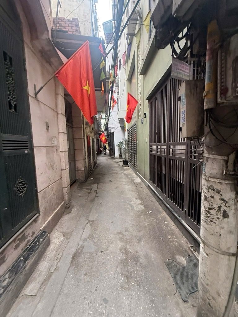 Bán nhà Trương Định - diện tích 33m2 4 tầng - Nhà dân xây - giá 8,5 tỷ