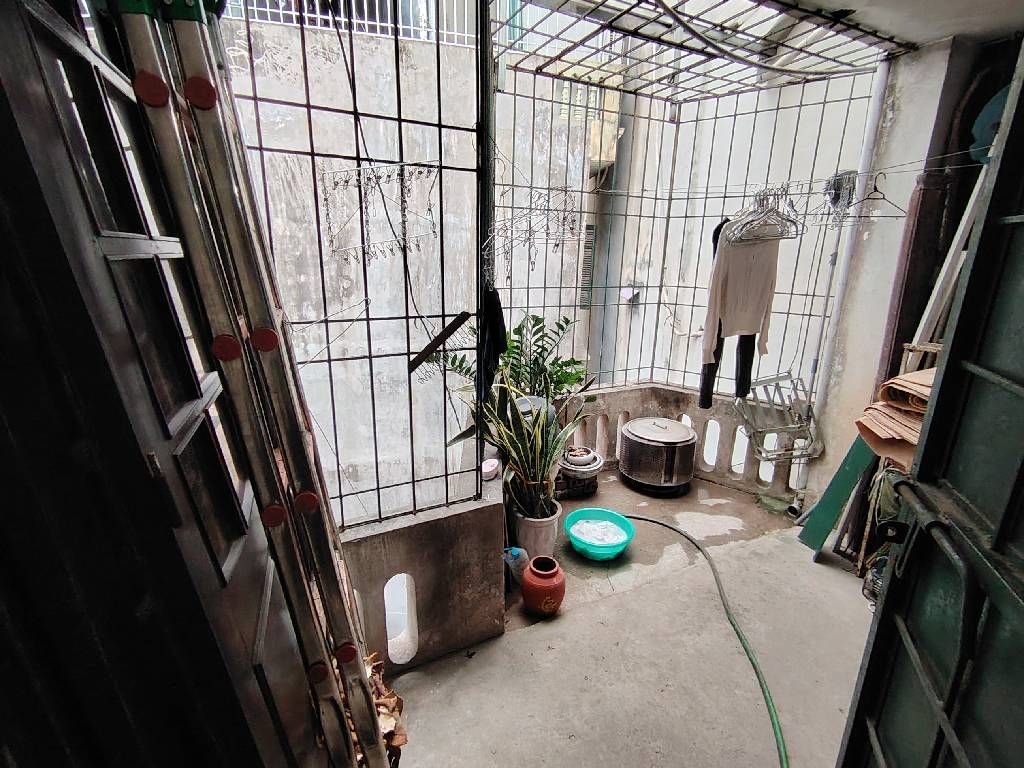 Bán nhà Đê Trần Khát Chân - diện tích 30.1m2 3 tầng - Ngõ 184 Trần Khát Chân thông khắp nơi - giá 6 tỷ