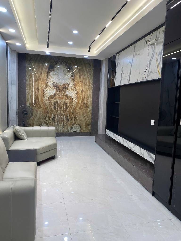 Bán nhà Lò Đúc - diện tích 52m2 6 tầng - Thang máy xịn sò - giá 15,5 tỷ