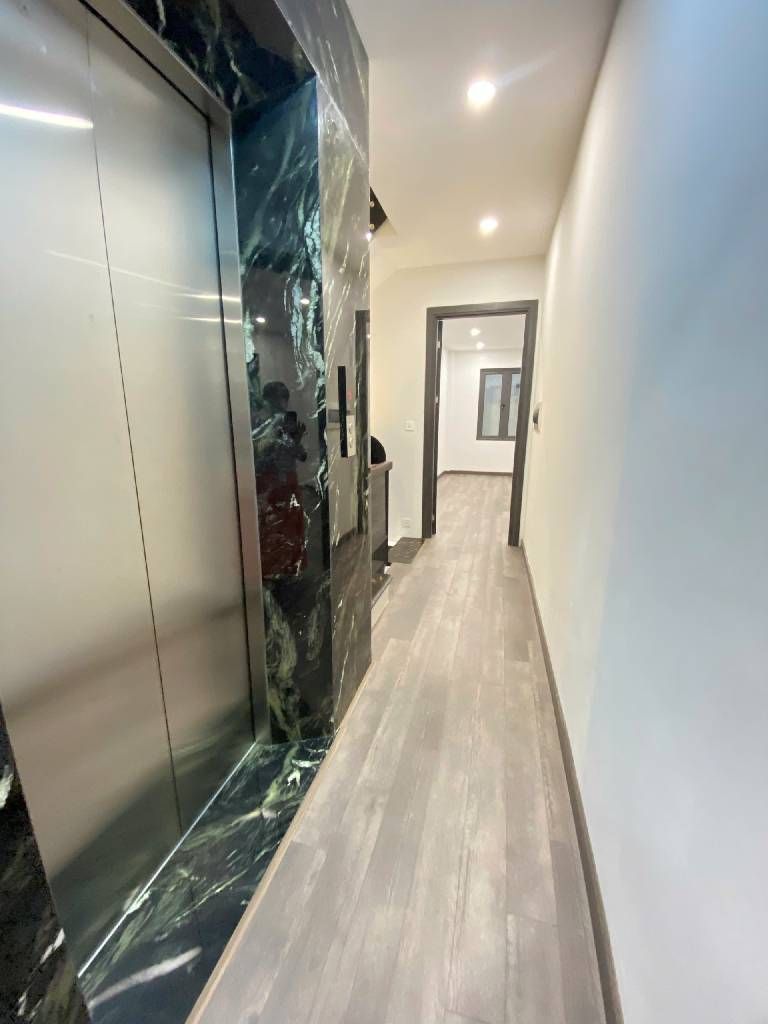 Bán nhà Lò Đúc - diện tích 52m2 6 tầng - Thang máy xịn sò - giá 15,5 tỷ