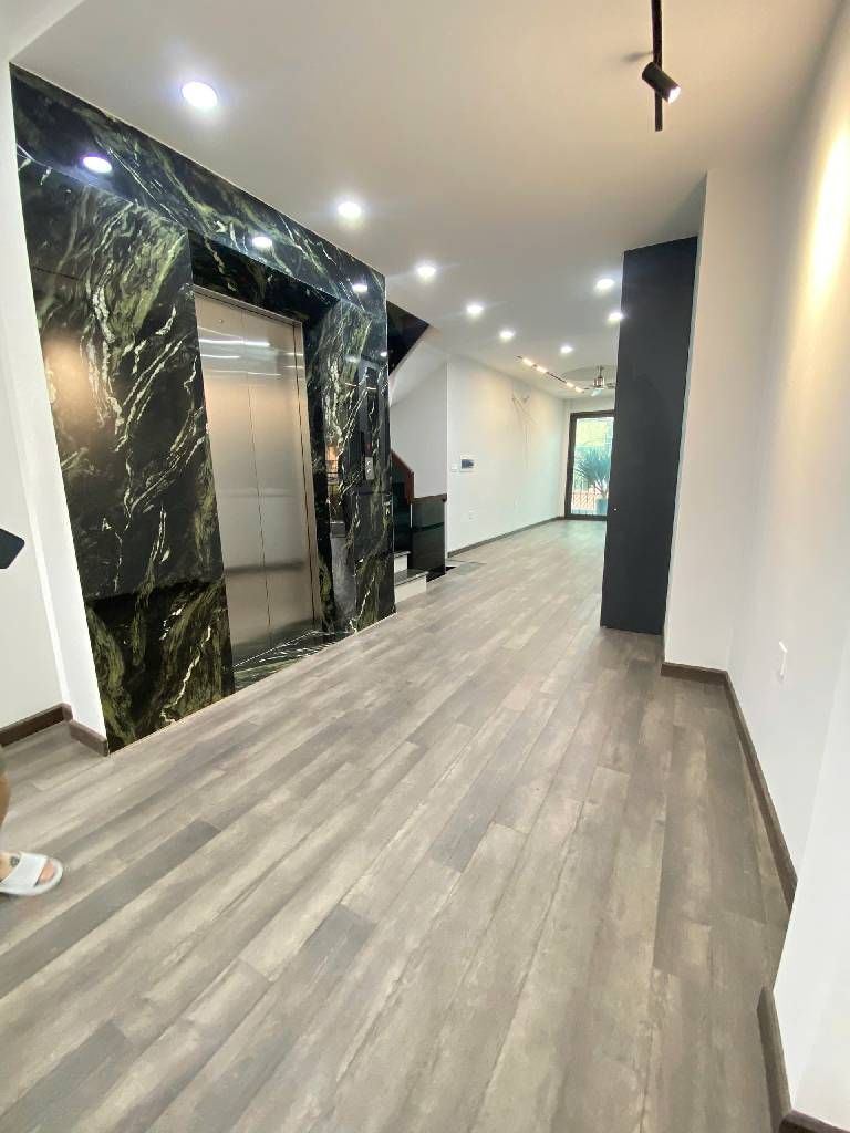 Bán nhà Lò Đúc - diện tích 52m2 6 tầng - Thang máy xịn sò - giá 15,5 tỷ