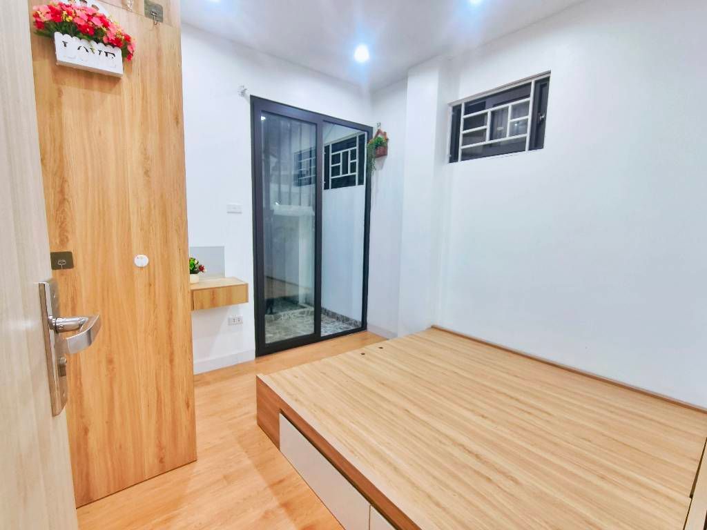 Bán nhà Đê La Thành - diện tích 35m2 1 tầng - thang máy - giá 1,9 tỷ