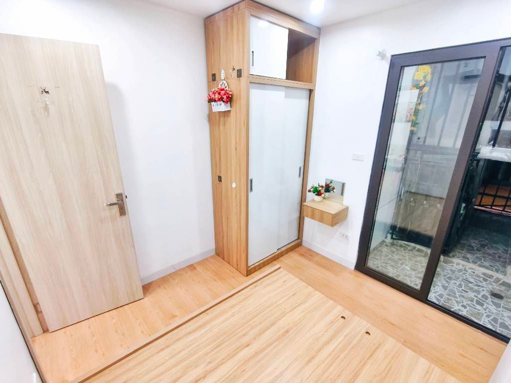 Bán nhà Đê La Thành - diện tích 35m2 1 tầng - thang máy - giá 1,9 tỷ