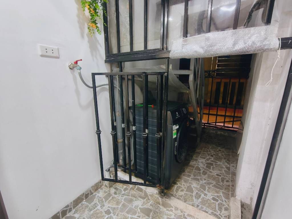 Bán nhà Đê La Thành - diện tích 35m2 1 tầng - thang máy - giá 1,9 tỷ