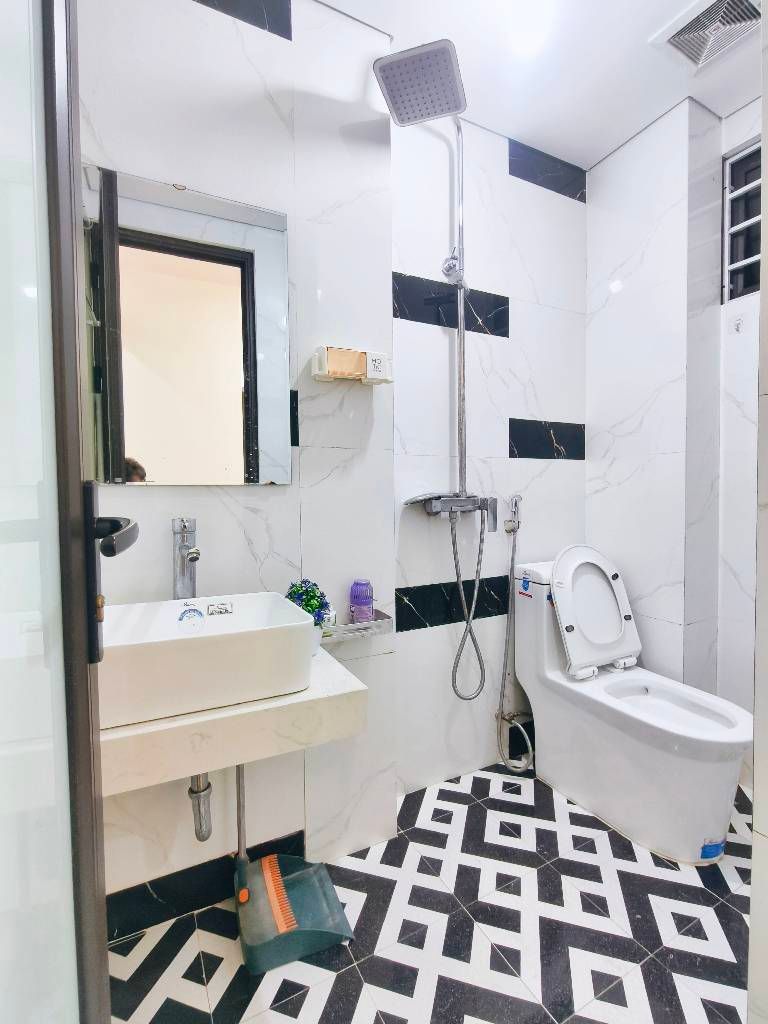 Bán nhà Đê La Thành - diện tích 35m2 1 tầng - thang máy - giá 1,9 tỷ