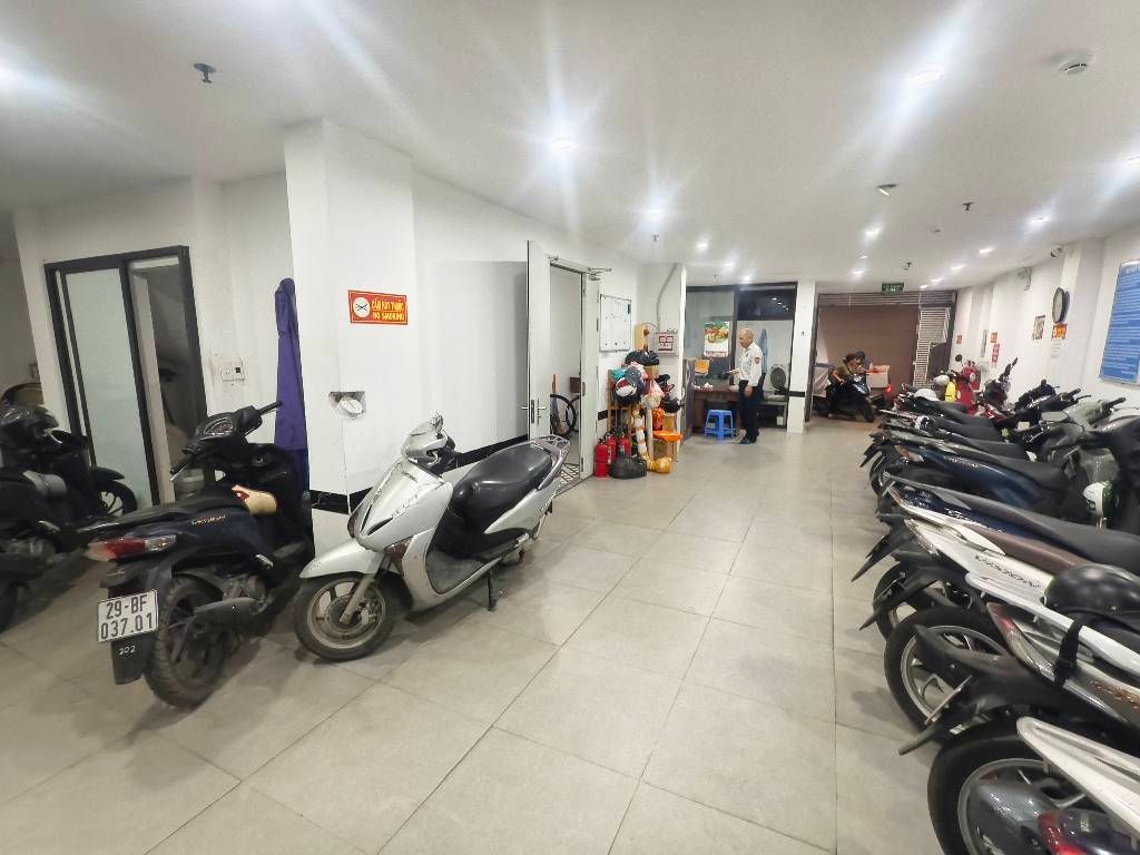 Bán nhà Đê La Thành - diện tích 35m2 1 tầng - thang máy - giá 1,9 tỷ