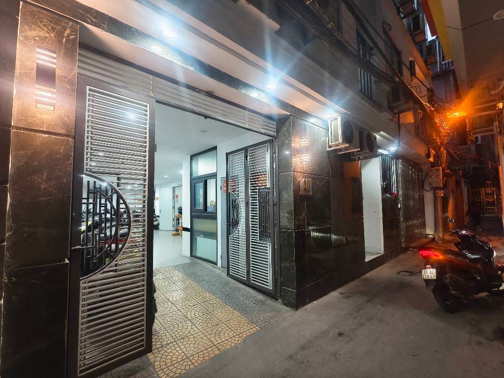 Bán nhà Đê La Thành - diện tích 35m2 1 tầng - thang máy - giá 1,9 tỷ