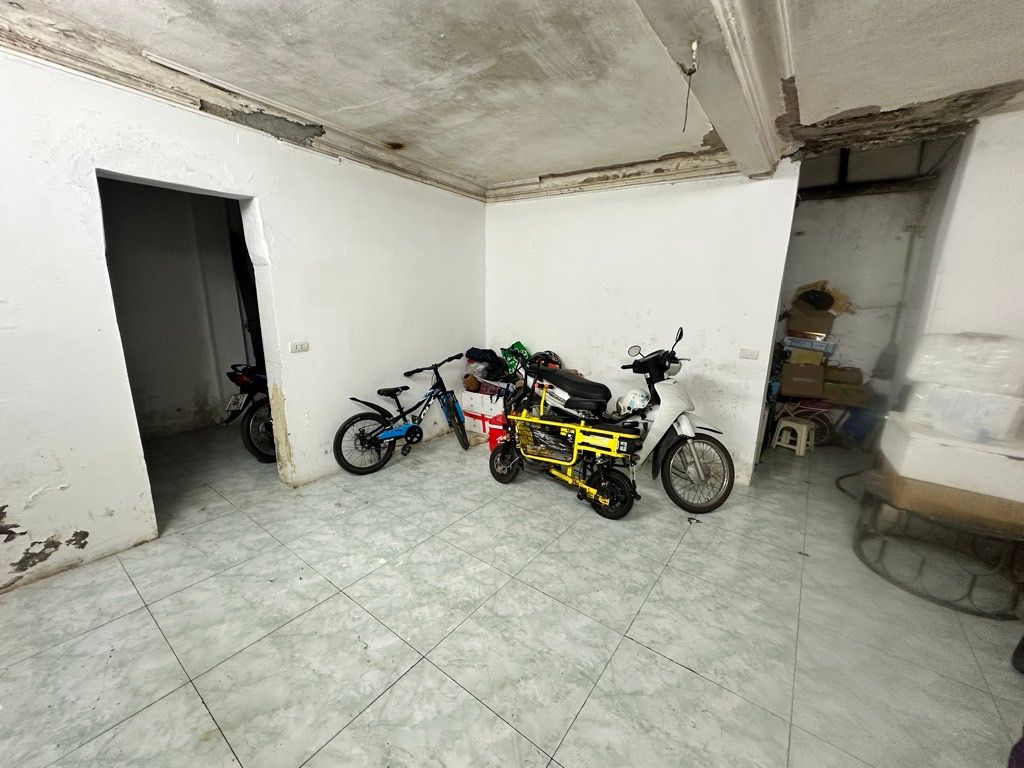 Bán nhà Cát Linh - diện tích 36,5m2 2 tầng - vị trí HOT Đống Đa - giá 6,3 tỷ