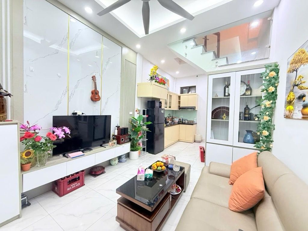 Bán nhà Thịnh Quang - diện tích 22.4m2 4 tầng - Sổ đỏ chính chủ cất két - giá 7 tỷ