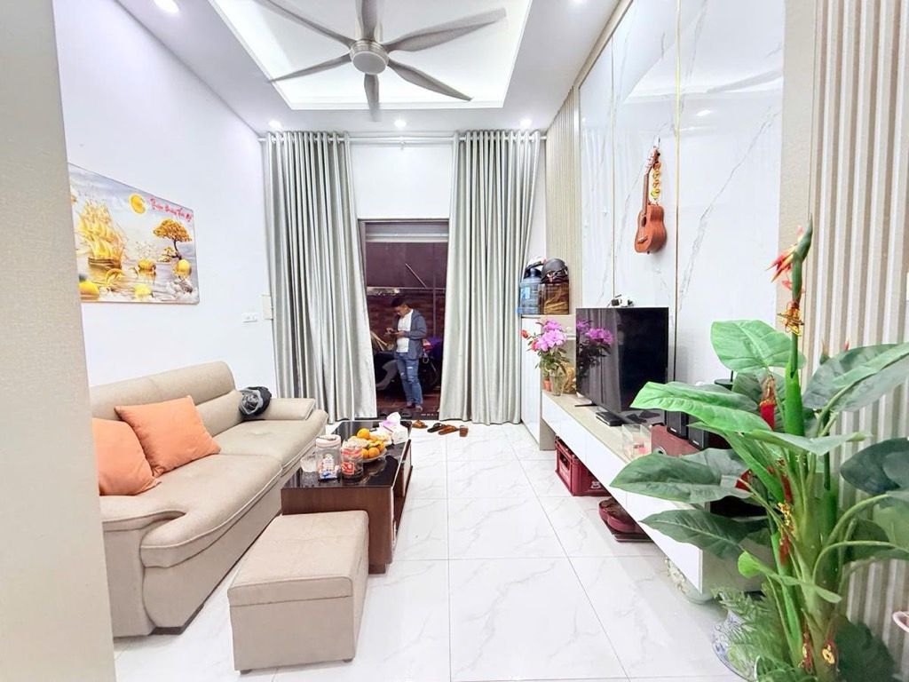 Bán nhà Thịnh Quang - diện tích 22.4m2 4 tầng - Sổ đỏ chính chủ cất két - giá 7 tỷ