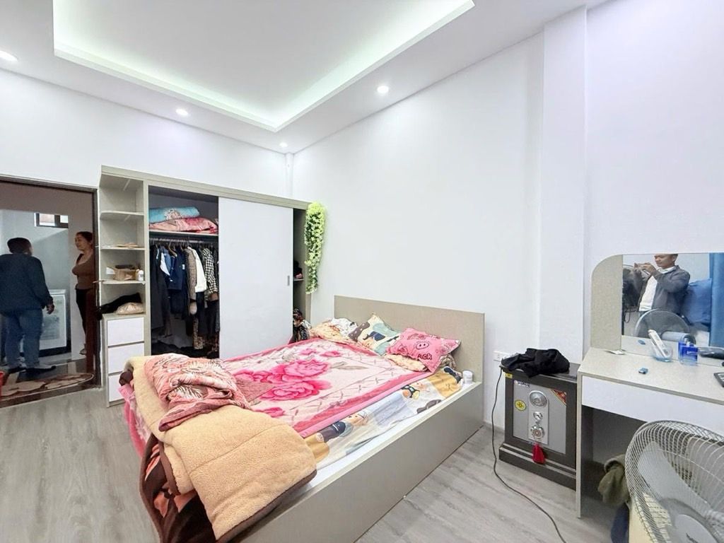 Bán nhà Thịnh Quang - diện tích 22.4m2 4 tầng - Sổ đỏ chính chủ cất két - giá 7 tỷ