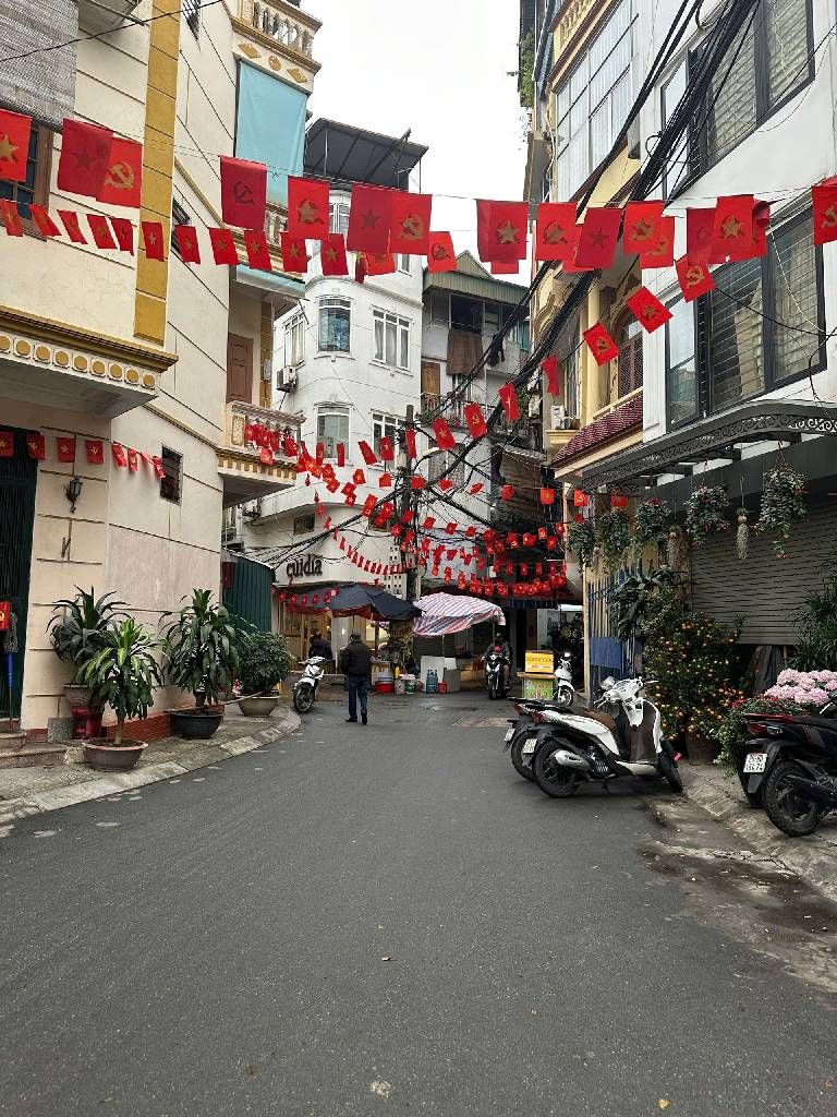 Bán nhà Vân Hồ - diện tích 31,2m2 2 tầng - ô tô tránh - giá 12,9 tỷ